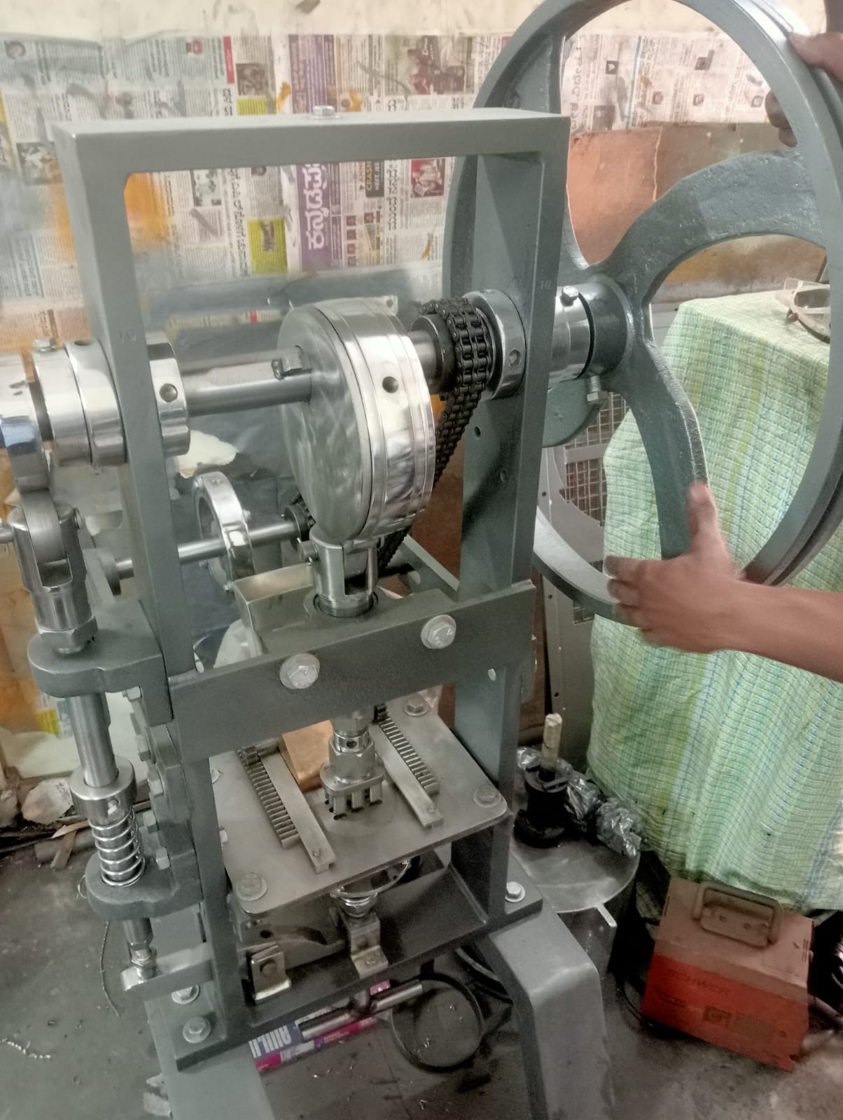 Camphor Tablet Making Machine - Image 3