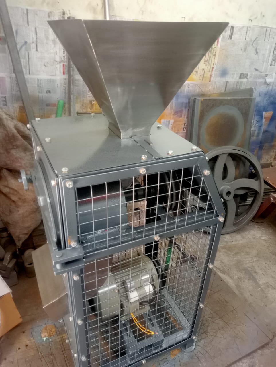 Camphor Grinding Machine - Image 3